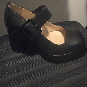 Classic Black Mary Jane Platform Pumps - Women